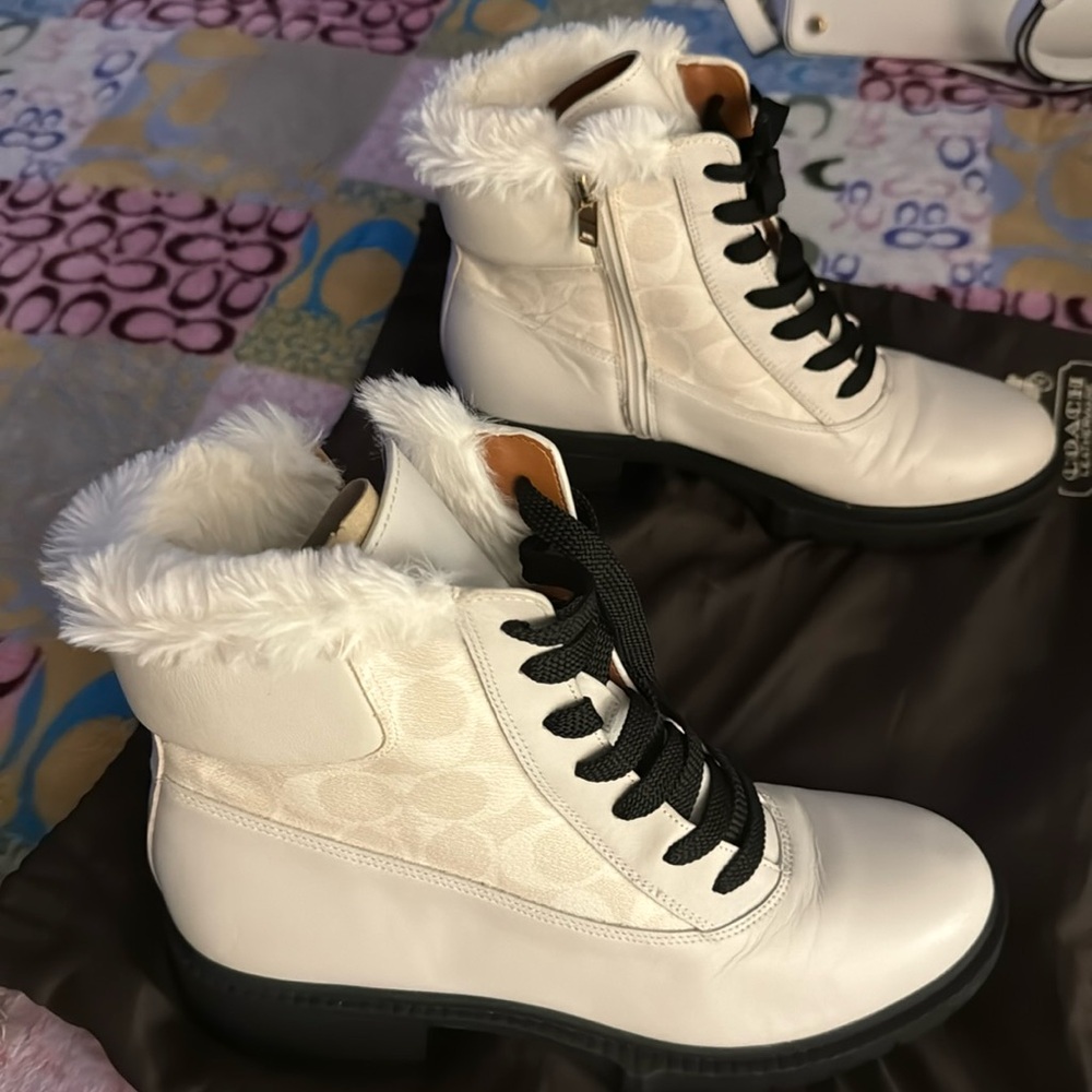 Selling coach boots, new never worn